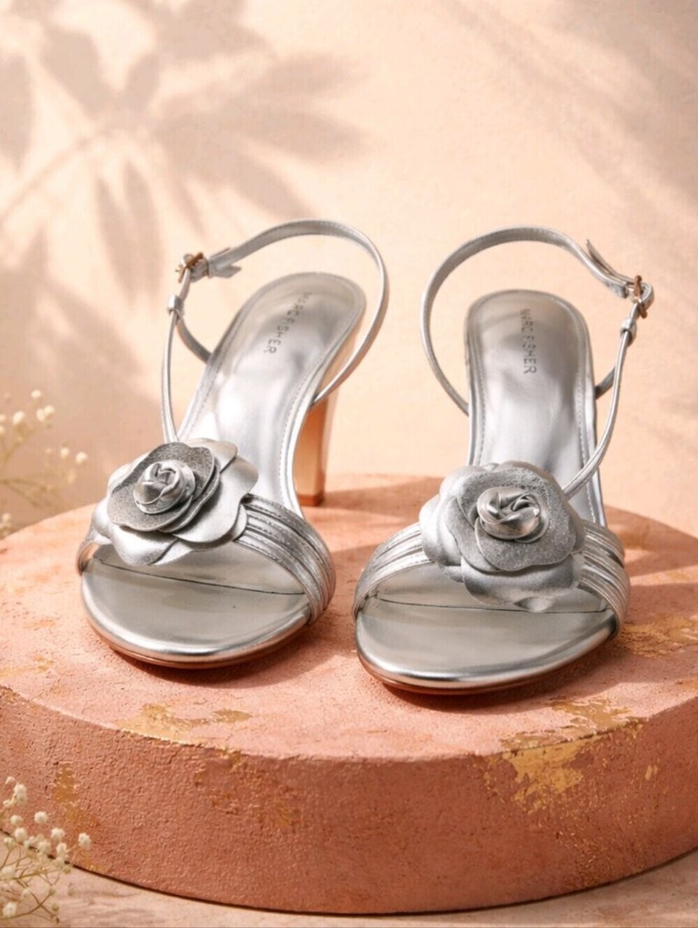 MARC FISHER NEW IN BOX! SZ 10 SILVER FLOWER SANDALS HEELS
